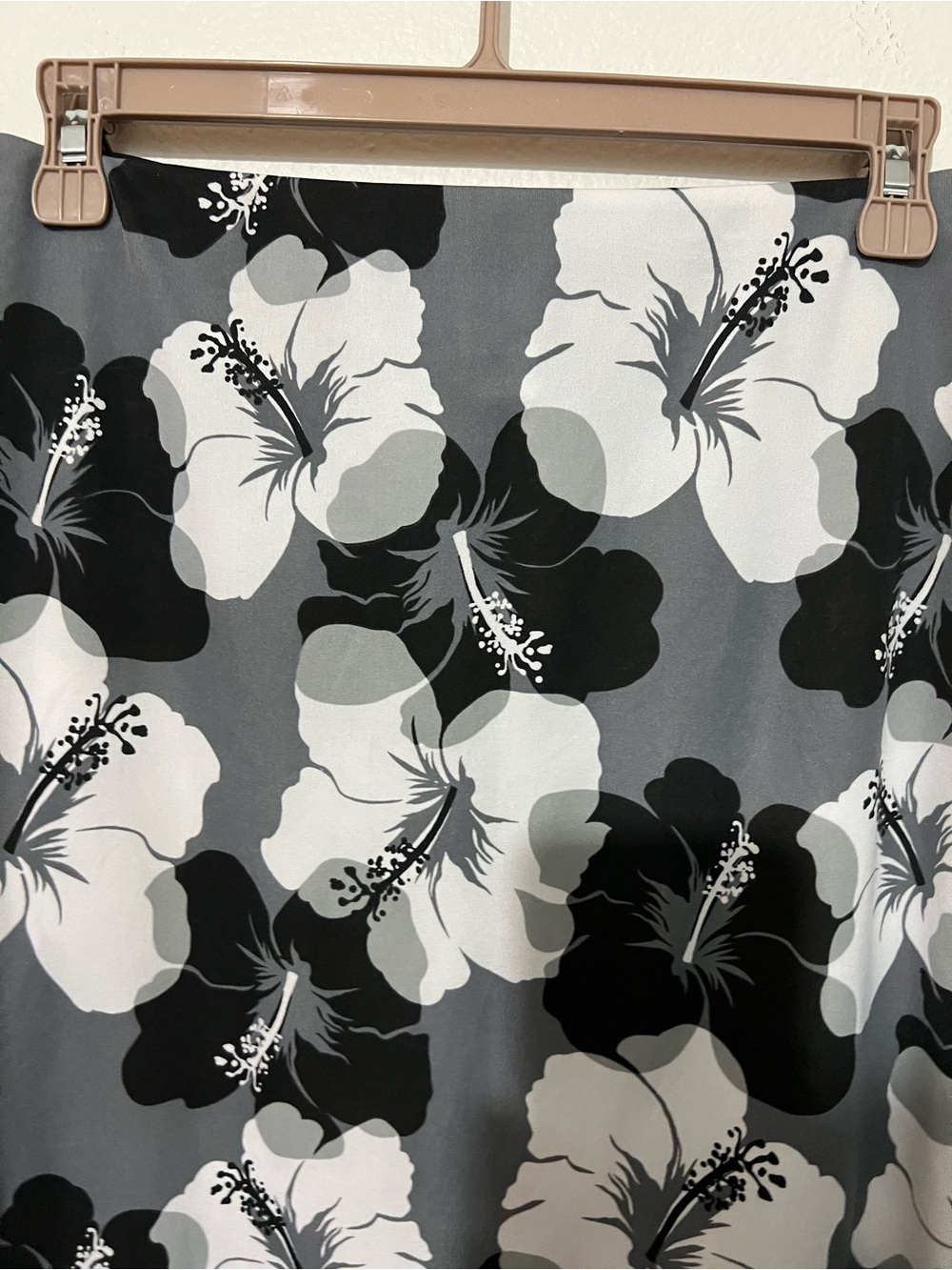 ENT Entrancy Black & White Floral Midi Skirt - Picture 8 of 10